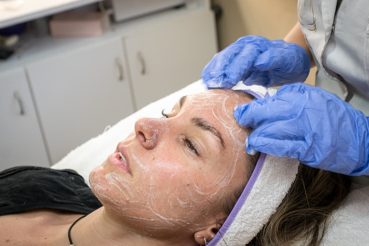 Momento de un tratamiento de cosmetología en Bariloche